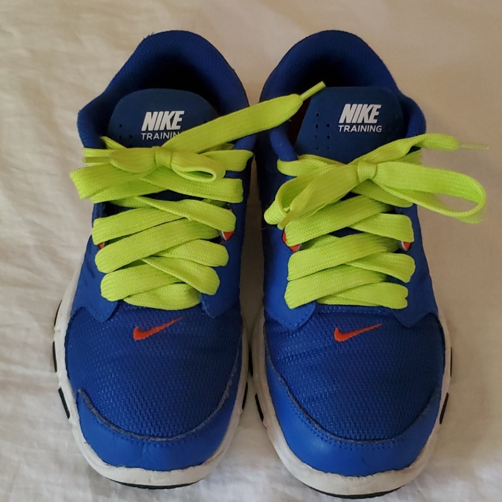 NIKE